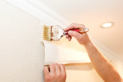 Pose de papier peint à Exoudun — revêtements muraux et toiles de verre